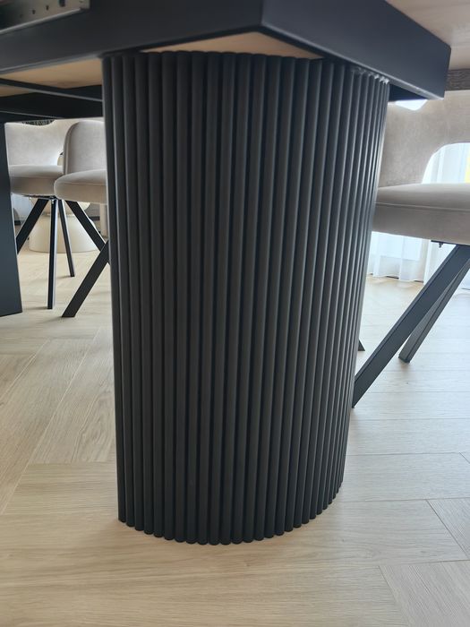Stół rozkładany 2.2 m do 4.2 półokrągłe ryflowane nogi