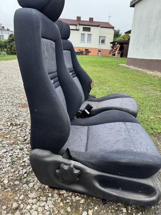 Fotele kubelkowe sportowe Recaro