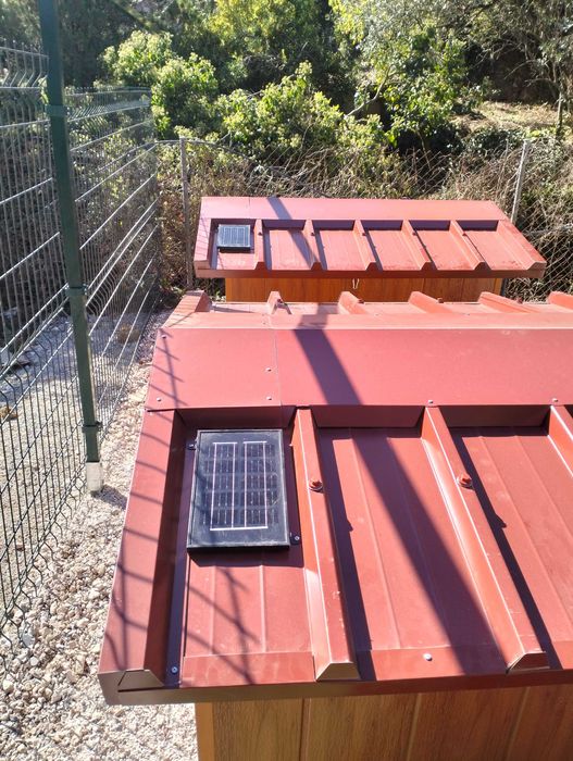 Abrigos para animais de estimação com ventilação, ar frio ou quente