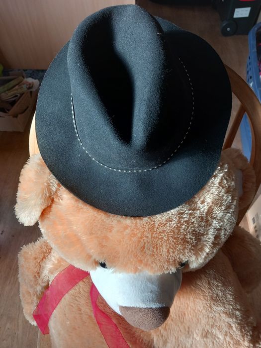 Kapelusz damski z koralikami