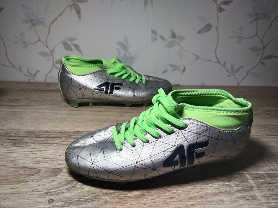 Buty piłkarskie 35 - Korki 4F