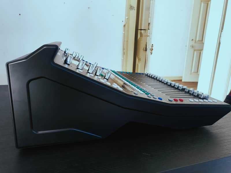 Mesa de Mistura - Allen & Heath SQ-5 48-Channel Digital Mixer/USB Interface