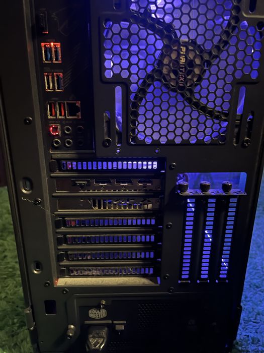 Computador desktop (design/trabalho ou jogos)