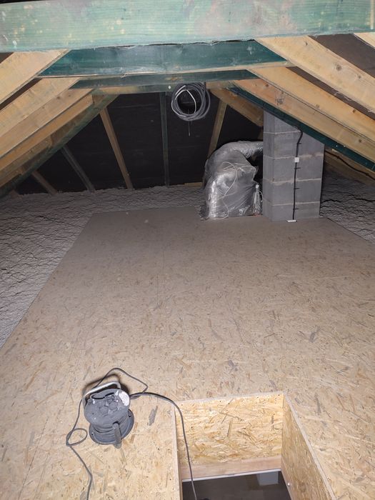 Ocieplanie domu celulozą, naprawa izolacji termicznej dachu Nowy Sącz