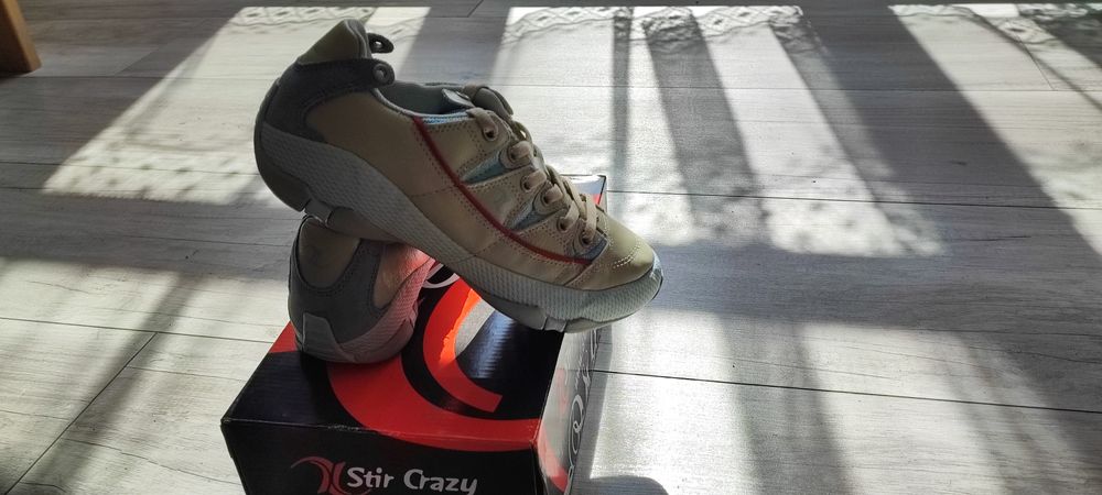 Buty firmy stir crazy