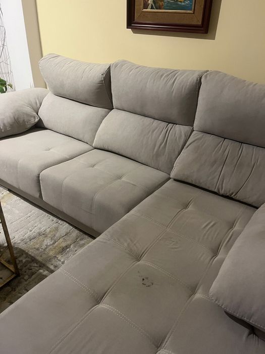 Sofá cinzento com chaise longue