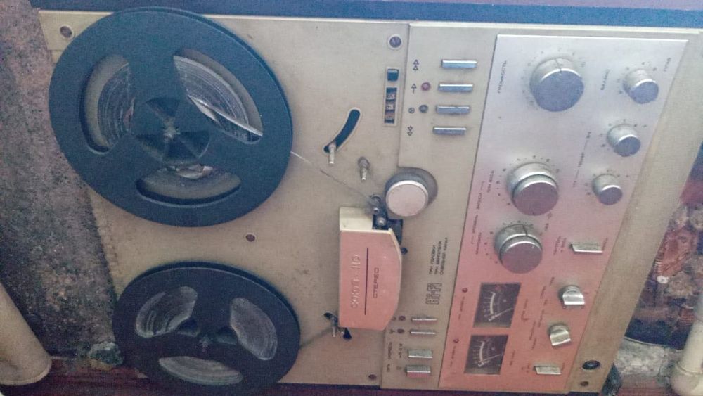 Колонки Radiotehnika S-90B та магнітофон Союз-110