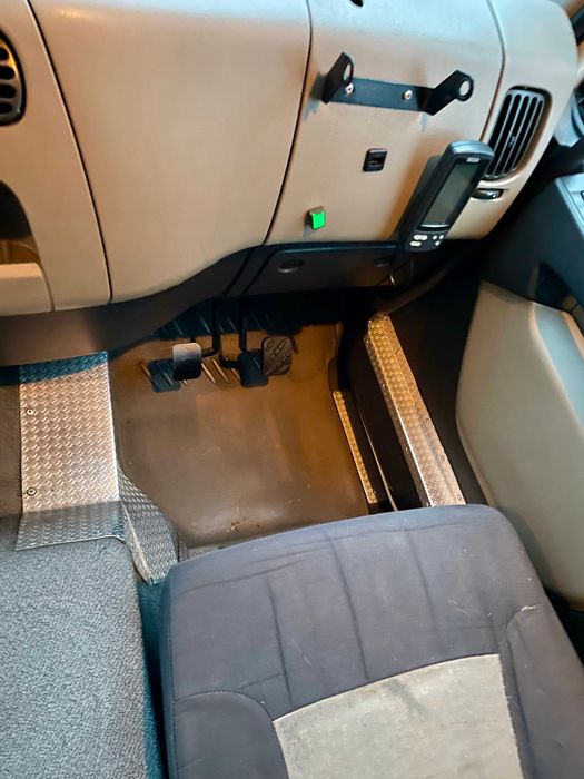 CAMIAO ESCOLA DE CONDUÇAO RENAULT 270 DXI 6 LUGARES CABINE DUPLA