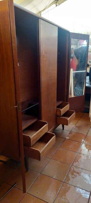 Roupeiro de 2 portas madeira escura