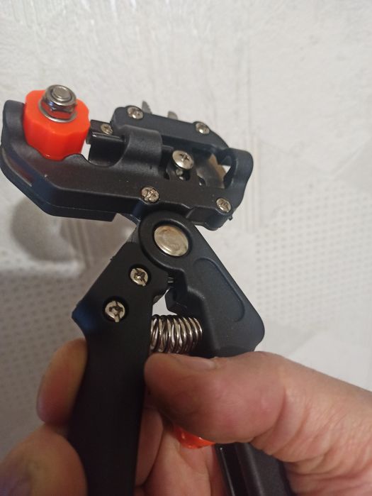 Секатор прививочный с тремя ножами