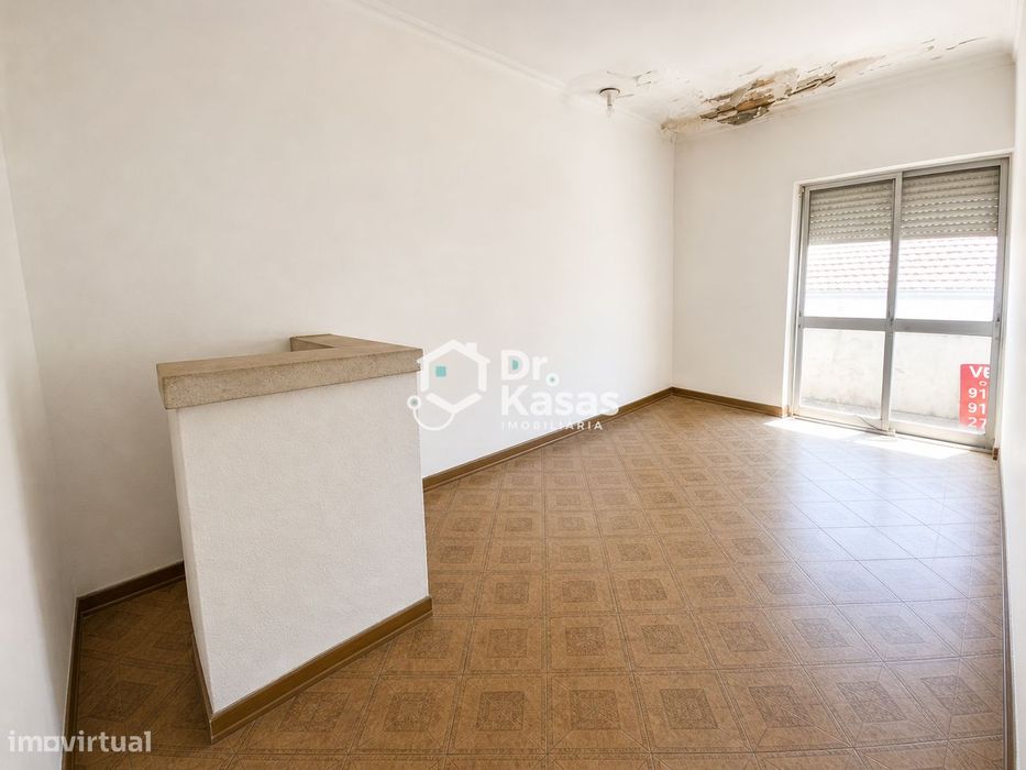 Apartamento T1 com varanda na Baixa da Banheira