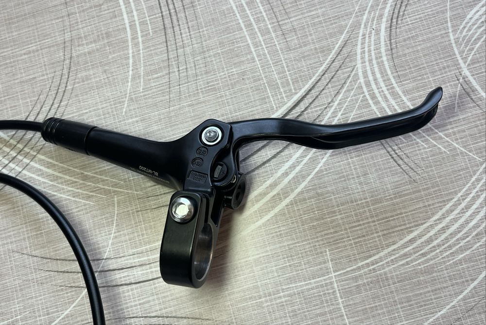 Гальма Shimano mt200