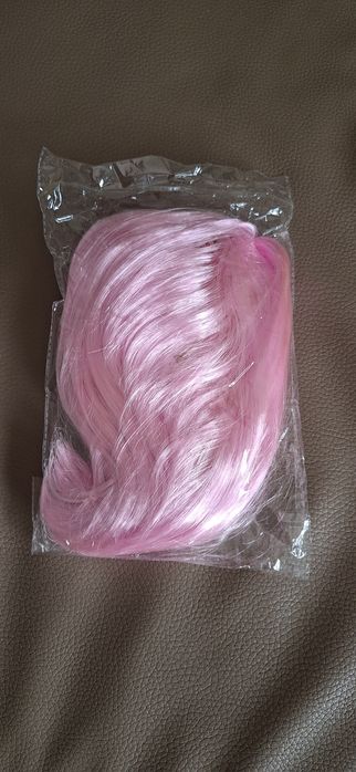 Peruca rosa brilhante