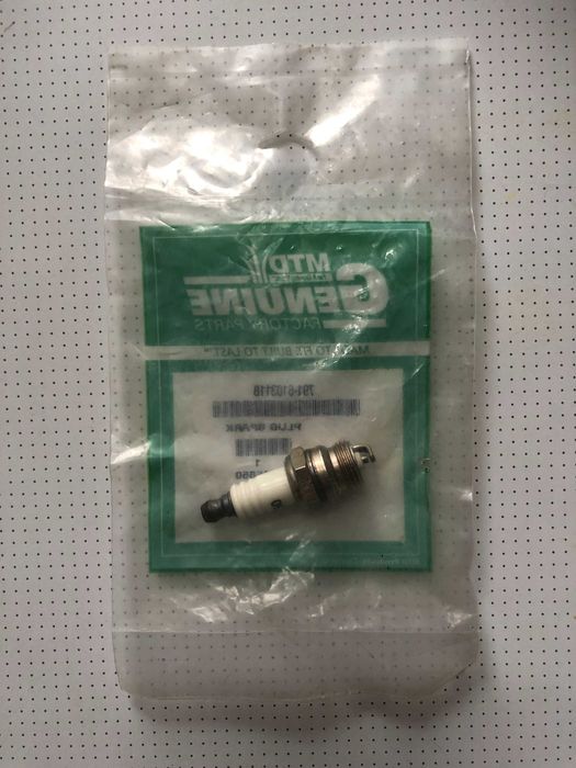 Свеча зажигания для двигателей  MTD 791-610311B