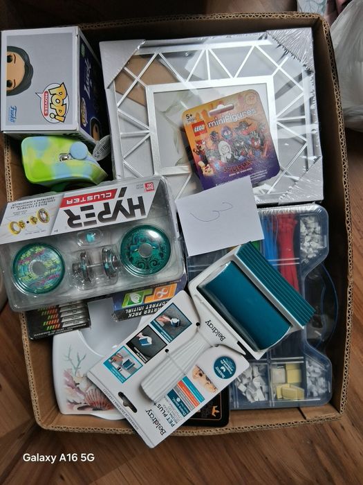 Karton mix przedmiotów