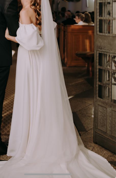 Suknia ślubna rybka z trenem i bufkami gładka satyna