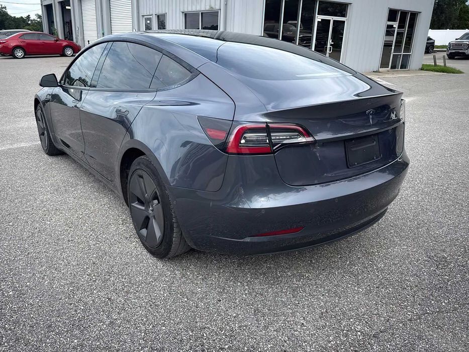 Tesla Model 3      2023