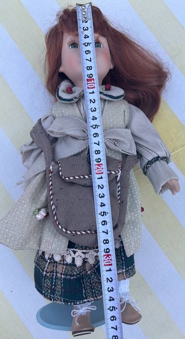 Кукла порцелянова з сумочкою