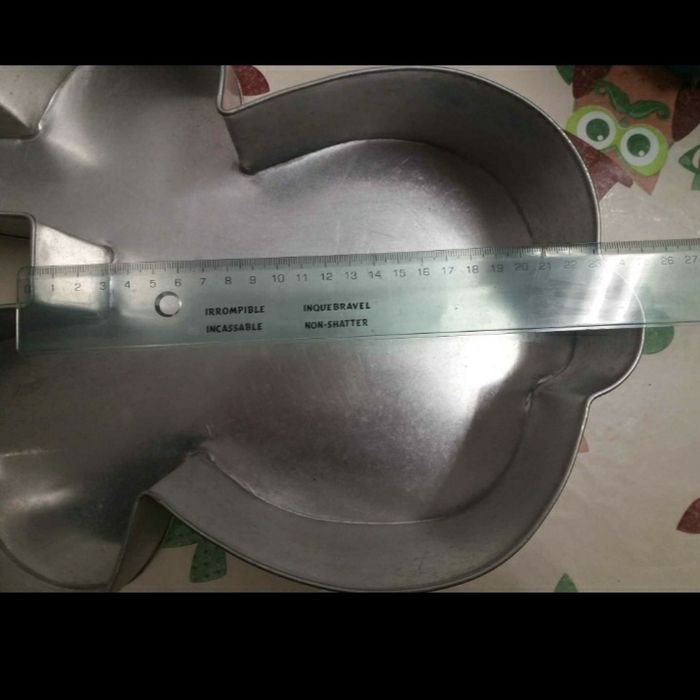 MINIE-shaped cake pan437966373409925123