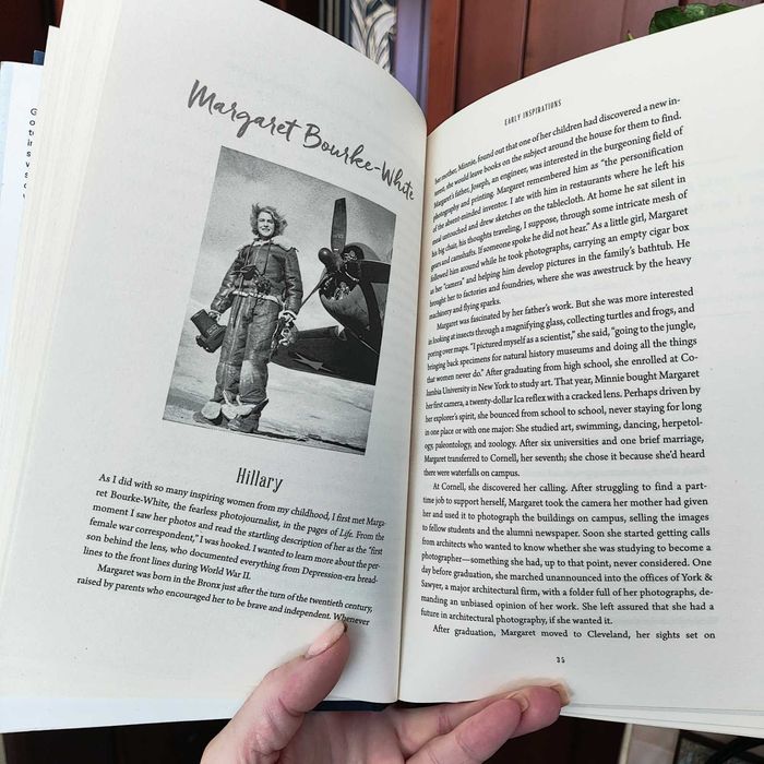 Книга англійською The Book of Gutsy Women — Hillary & Chelsea Clinton
