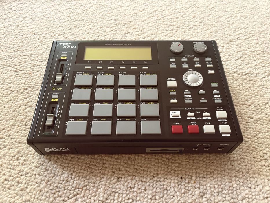 Akai Mpc 1000 sampler