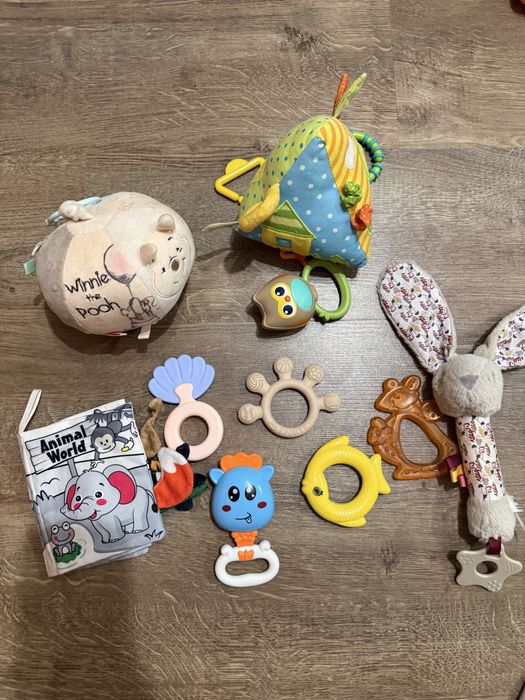 Лот іграшок для діток 0+