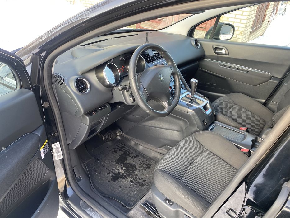 Автомобіль peugeot 5008