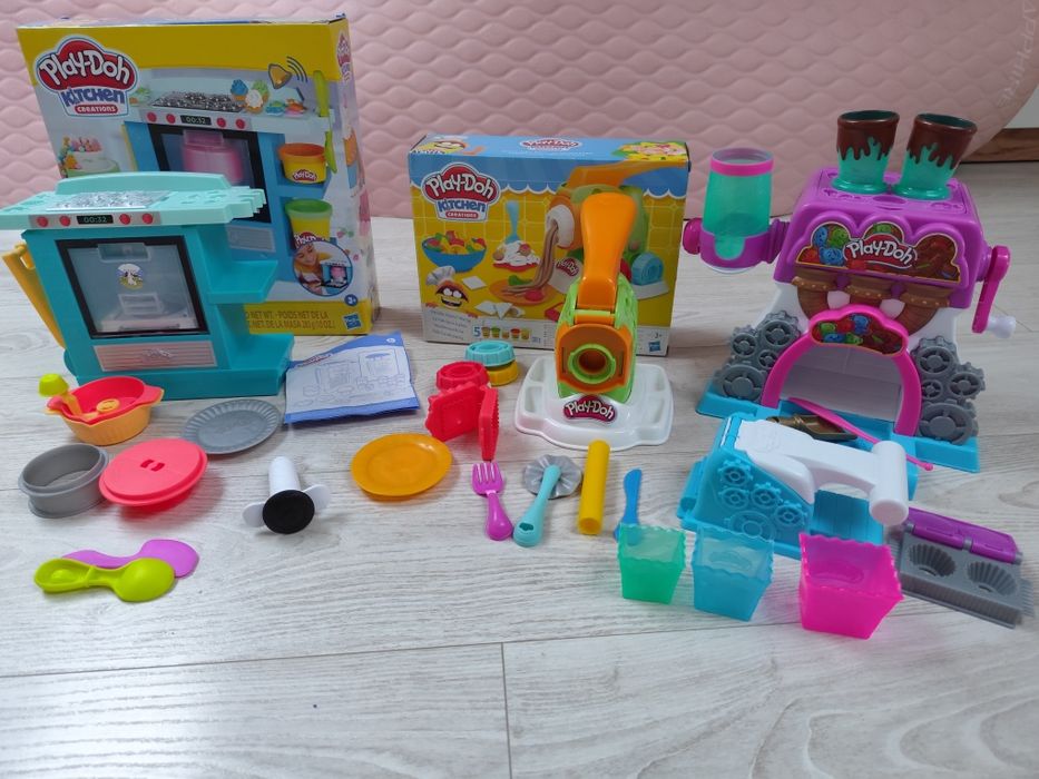 3 zestawy Play doh fabryka czekolady, maszynka do makaronu, piekarnik