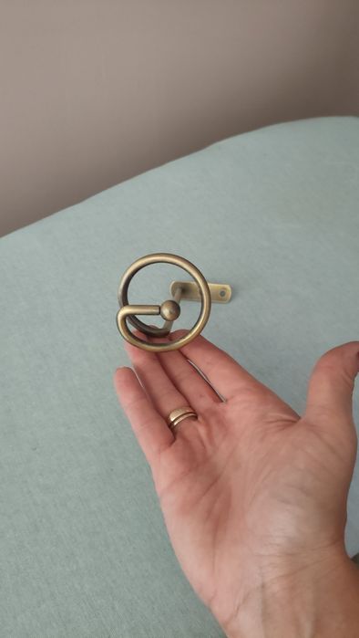 Uchwyt ścienny do firany