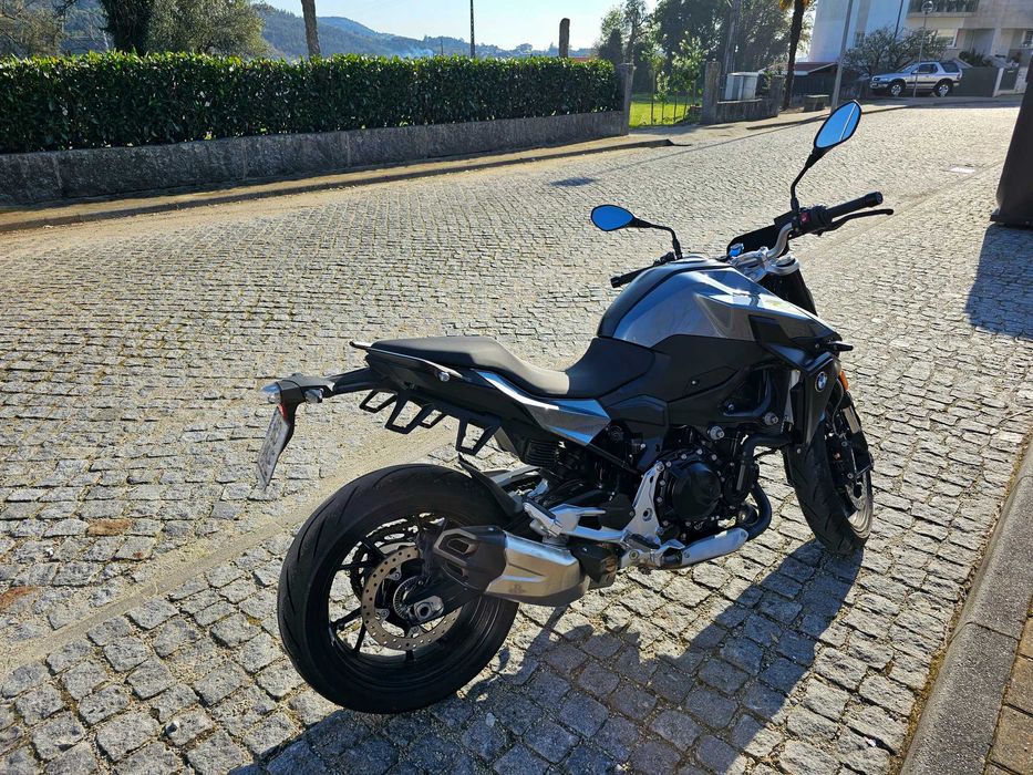 BMW F900R 2023 extras e em condição excelente!