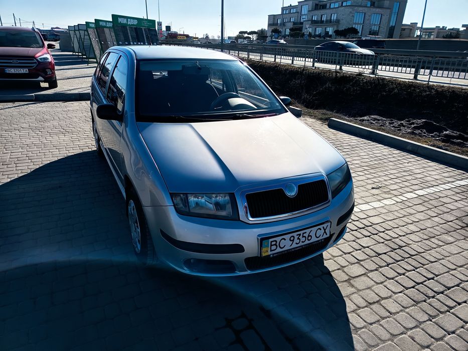 Автомобіль в чудовому стані, стояв довгий час в сухому гаражі