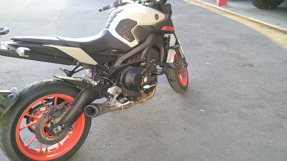 Yamaha MT-09 (2019) - 29.000 km - Linha completa SC Project + extras
