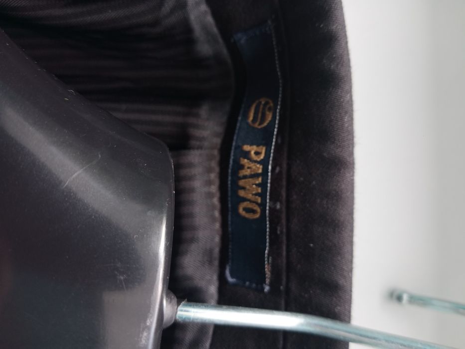 Garnitur w kolorze czarnym że spodniami