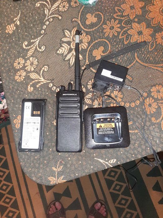 Motorola R7a — Бойовий комплект: 2 АКБ (один з Type-C) + 2 зарядки