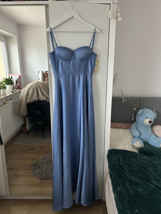 Sprzedam długa gorsetowa sukienkę