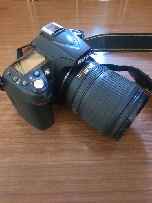 Nikon D90 + AF-S NIKKOR 18-105 mm