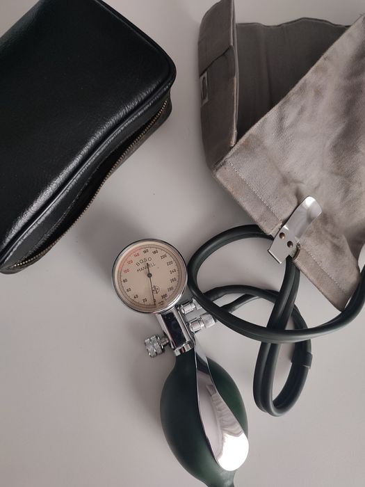 Tensiómetro e estetoscópio anos 50