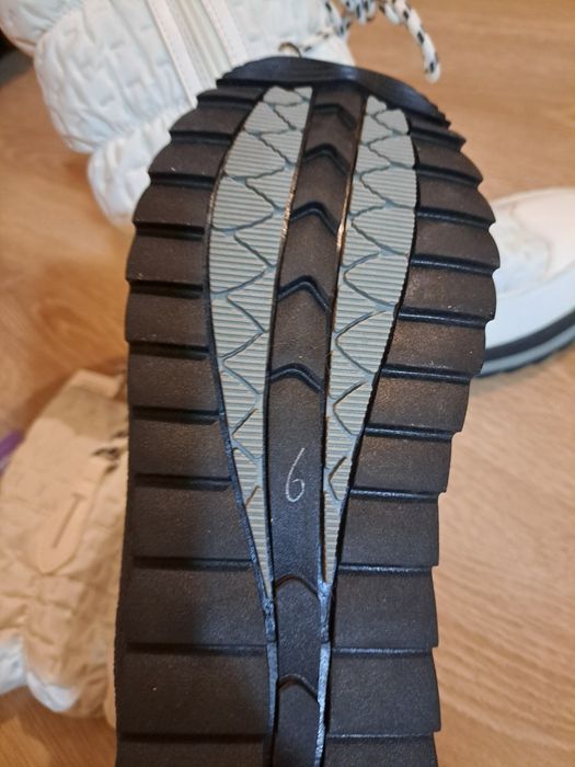 Чоботи дитячі, нові.