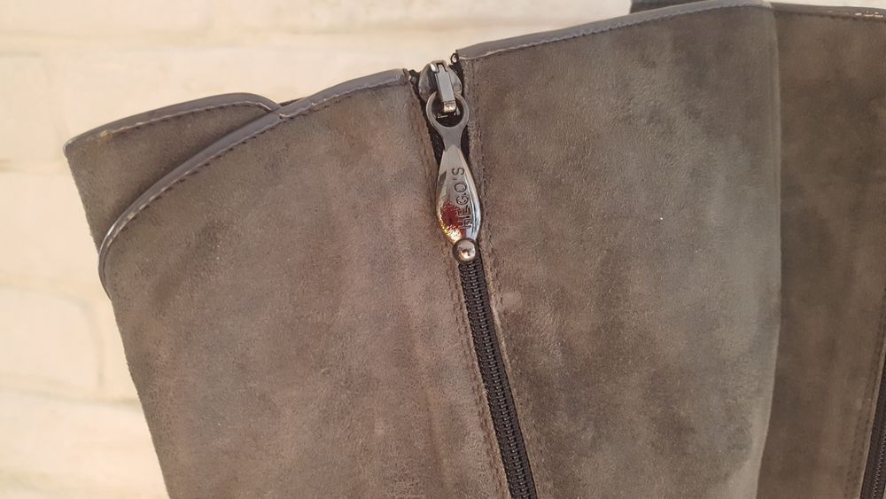 Długie szare kozaki na obcasie firmy HEGO'S