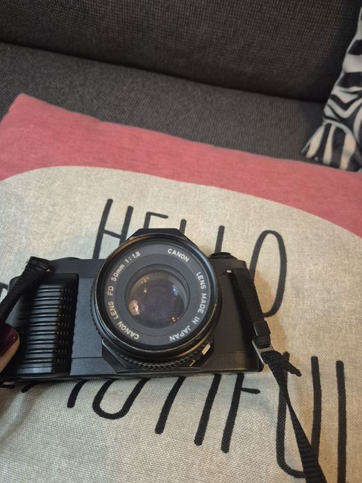 Máquina Fotográfica Canon T50 + Lente FD 50mm f/1.8)