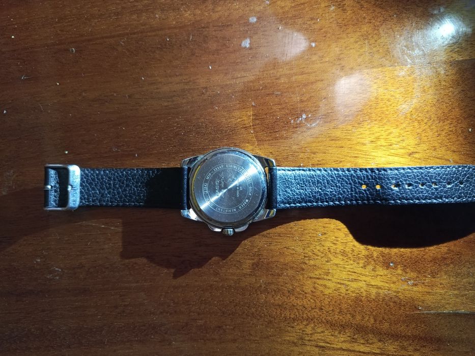 Продам стильные наручные часы Casio в классическом дизайне.
Подойдут к