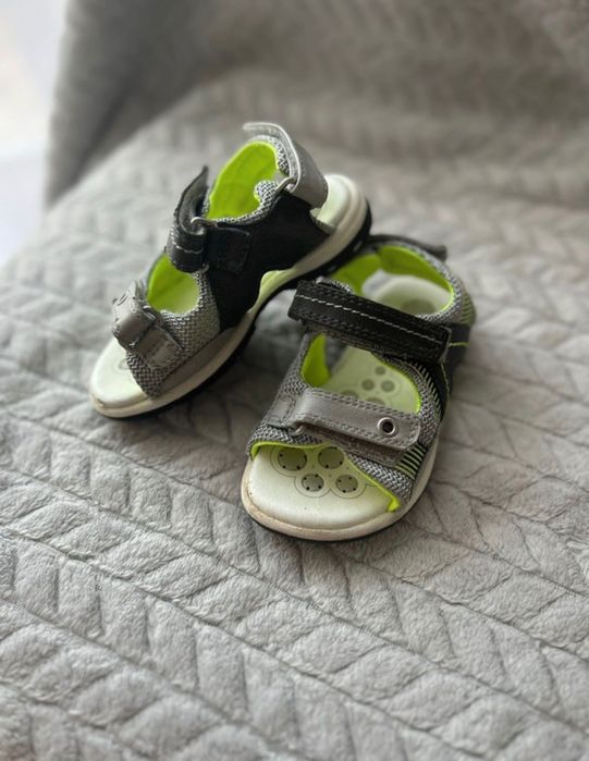 Sandálias para criança.