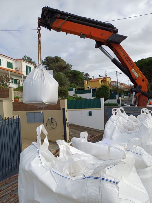 Serviços de transporte com grua