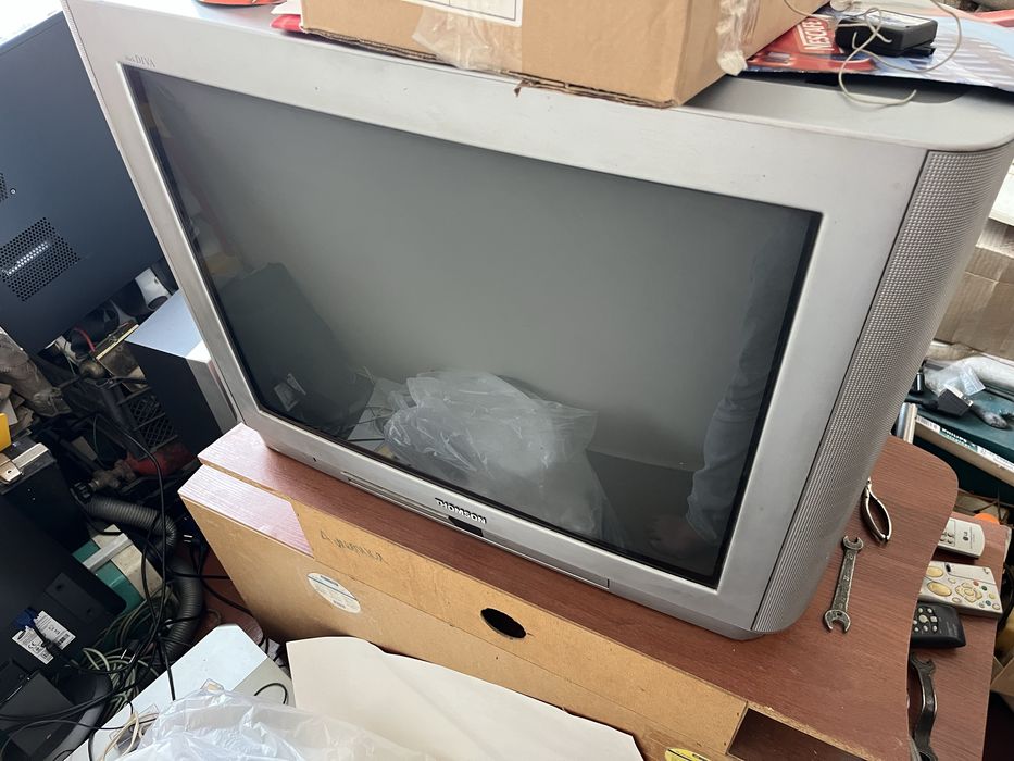 Телевізор Thomson великий