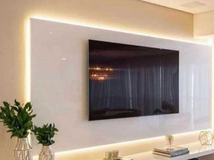 Painel suspenso para TV