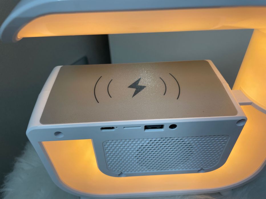 Głośnik bezprzewodowy, ładowarka bezprzewodowa 15 W, lampa nocna RGB