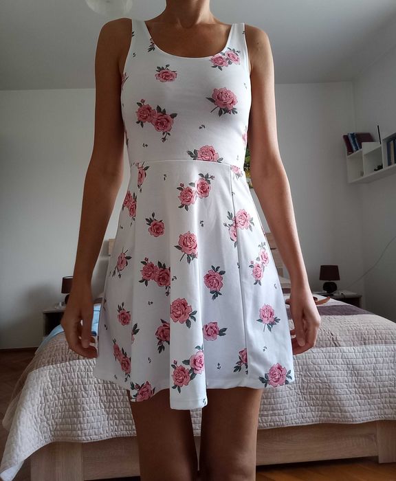 Sukienka w róże H&M, rozmiar 36