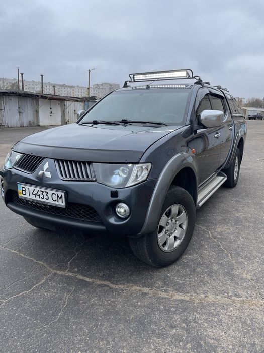 mitsubishi l200.