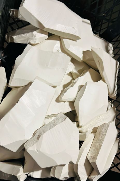 Біла глина ( каолін сніжок) кусковий і в гранулах