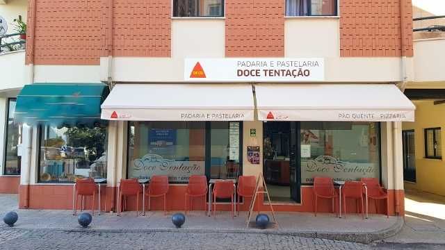 ESTABELECIMENTO COMERCIAL / PADARIA e PASTELARIA Equipada – 132 M2 + Estacionamento – Aguada de Baixo